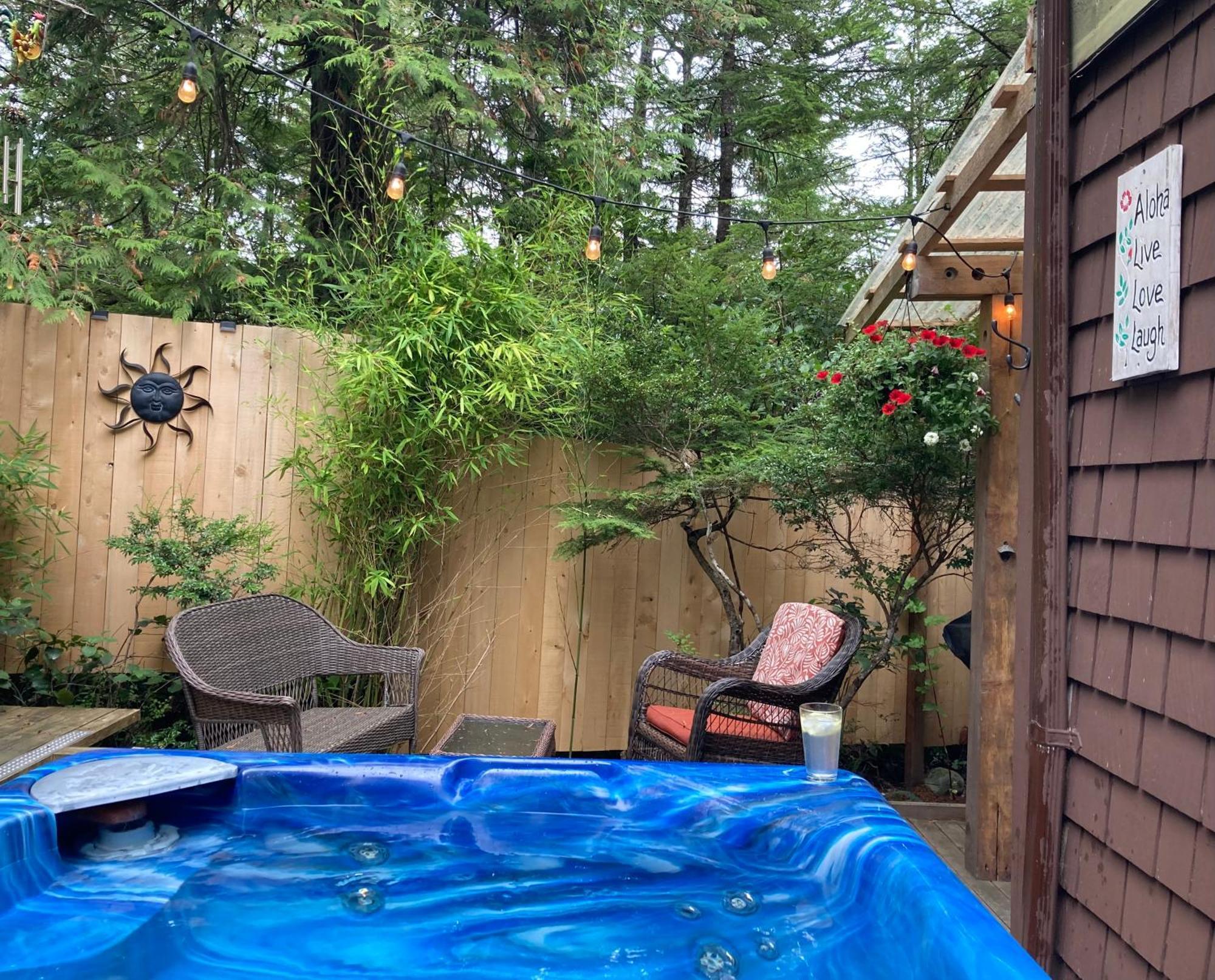 Forest Sweet Retreat Hot Tub & Wood Fired Sauna Ucluelet Kültér fotó